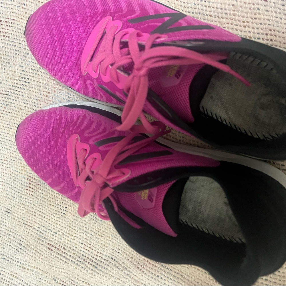 New balance fresh foam 860 V11 running shoes big kids size fits women 8.5 too